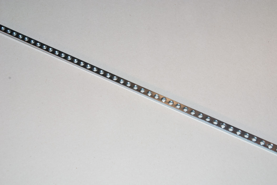 DIY Eurorack 19 inch case M3 threaded strip
